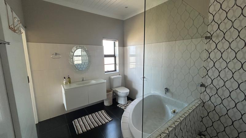 4 Bedroom Property for Sale in Pinnacle Point Golf Estate Western Cape